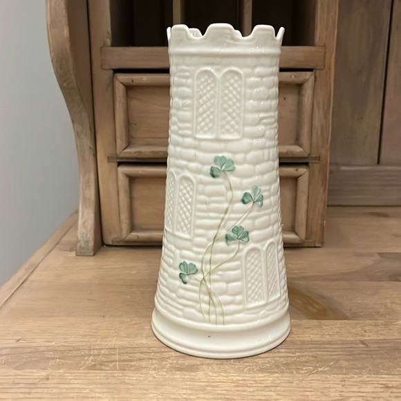 Belleek Ireland Castle Vase Shamrock Celtic Irish Tower 7.75” - Picture 2 of 6